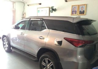 Toyota Fortuner 2017 - Cần bán Toyota Fortuner năm sản xuất 2017, màu bạc số sàn
