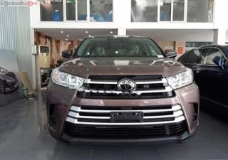 Toyota Highlander LE 2.7 2017 - Bán chiếc xe Toyota Highlander 2.7 LE tháng 2- 2017 màu cà phê cực đẹp