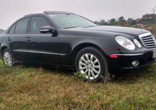 Mercedes-Benz E class  3.0 AT  2008 - Cần bán Mercedes 3.0 AT năm sản xuất 2008, màu đen 