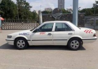 Nissan Bluebird 2017 - Gia đình bán xe Nissan Bluebird đời 2017, màu trắng