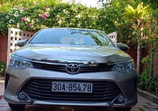 Toyota Camry 2016 - Bán Toyota Camry năm sản xuất 2016 như mới, 880tr