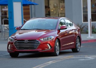 Hyundai Elantra 2.0 AT 2018 - Cần bán Hyundai Elantra 2.0 AT đời 2018, màu đỏ, giá chỉ 669 triệu