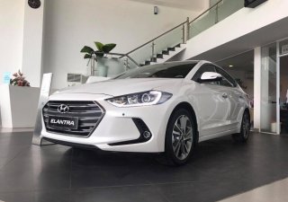 Hyundai Elantra 2.0 AT 2018 - Bán Elantra 2.0AT màu trắng, xe giao ngay giá cực tốt