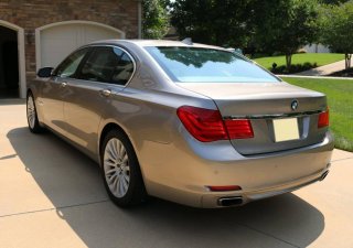 BMW 7 Series 750Li 2011 - Cần bán xe BMW 750Li 2011 màu vàng kim
