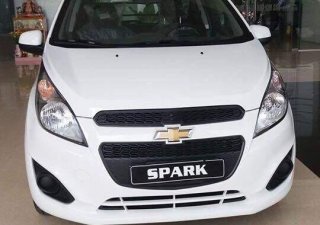 Chevrolet Spark 2018 - Bán Chevrolet Spark sản xuất 2018, màu trắng, 299tr