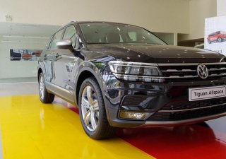 Volkswagen Tiguan 2018 - Bán ô tô 7 chỗ ngon hơn Mercedes-Benz C class sx năm 2018, đủ màu nhập khẩu Đức