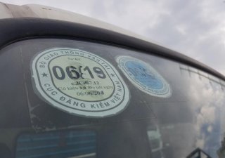 Hino 300 Series 2017 - Bán thanh lý Hino 300 1.8 tấn đời 2017, màu trắng xe nhập, giá 400tr