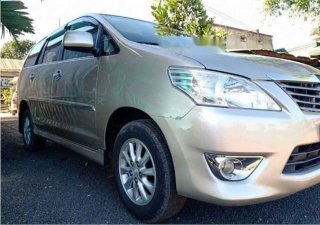 Toyota Innova    2.0E   2012 - Bán xe Toyota Innova 2.0E sản xuất năm 2012, màu bạc ít sử dụng