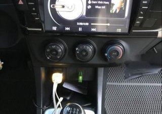 Toyota Corolla   2016 - Bán xe Toyota Corolla năm 2016, màu trắng như mới, giá 650tr