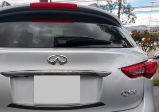 Infiniti QX70   2016 - Cần tiền bán gấp xe Infiniti QX70 2016, xe màu bạc