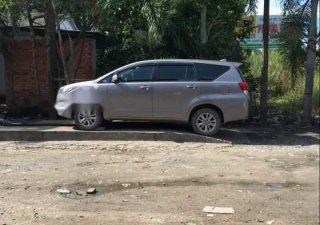 Toyota Innova 2017 - Bán xe Toyota Innova năm sản xuất 2017, màu bạc, xe nhập