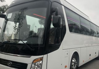 Hyundai Universe Khuyến mãi 30tr + BH 2 chiều 2019 - Bán Hyundai Universe khuyến mãi 30tr + bh 2 chiều đời 2019, màu trắng