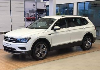 Volkswagen Tiguan 2018 - Bán xe gầm cao 7 chỗ nhập khẩu, giá tốt, đủ màu, bao bank 85%