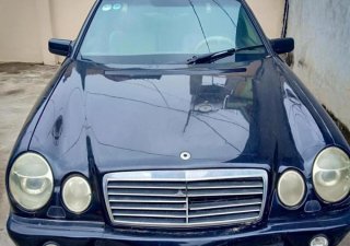 Mercedes-Benz E class E230 AT 1996 - Bán Mercedes E200 năm sản xuất 1996, màu đen