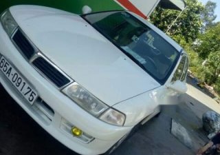 Mitsubishi Lancer  MT 2000 - Cần bán lại xe Mitsubishi Lancer MT năm sản xuất 2000, màu trắng, máy phun xăng không hao xăng