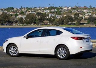 Mazda 3   2017 - Bán Mazda 3 sản xuất 2017, màu trắng còn mới, giá 640tr