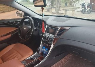 Hyundai Sonata   Y20   2010 - Cần bán lại xe Hyundai Sonata Y20 sản xuất 2010, màu trắng, xe nhập 