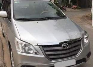 Toyota Innova 2.0E 2014 - Bán Toyota Innova 2.0E đời 2014, màu bạc, chính chủ