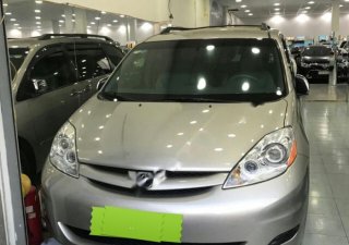 Toyota Sienna LE 2008 - Bán Toyota Sienna LE đời 2008, màu bạc, xe nhập, 710 triệu