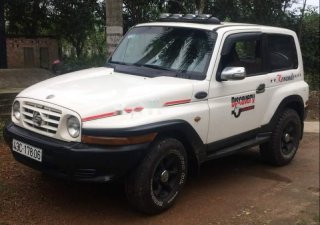 Ssangyong Korando   2002 - Cần bán xe Ssangyong Korando 2002, màu trắng, xe đẹp, lịch sử chuẩn
