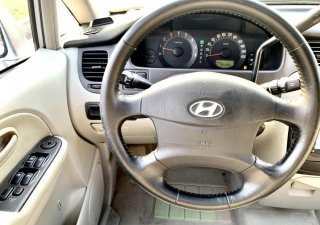 Hyundai Trajet 2007 - Hyundai Trajet tự động 2007 nhập mới 2012, 8 chỗ màu bạc, máy xăng 100km 10 lít, xe nhà xài