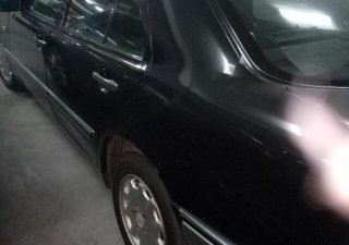Mercedes-Benz E class E230 MT 1996 - Bán ô tô Mercedes E230 MT 1996, màu đen, giá 85tr