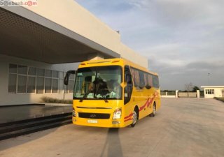 Hyundai Universe 2015 - Cần bán Hyundai Universe đời 2015, màu vàng đã đi 150000 km