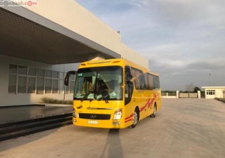 Hyundai Universe 2015 - Cần bán Hyundai Universe đời 2015, màu vàng đã đi 150000 km