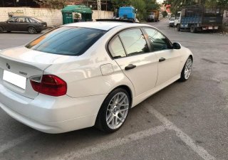 BMW 3 Series 320i 2007 - Cần bán xe BMW 320i 2007 màu trắng, nội thất kem