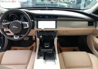 Jaguar XF 2019 - Cần bán xe Jaguar XF 2019, xe nhập, màu xanh đen