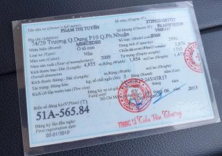 Mercedes-Benz E class E300 2010 - Bán xe Mercedes E300 2010 màu nâu giá 770tr và Camry 2.5Q 2012 trắng, giá 780tr