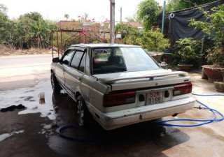 Nissan Sunny   1988 - Cần bán lại xe Nissan Sunny sản xuất năm 1988, màu trắng, máy nổ êm, không hao xăng