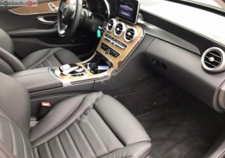 Mercedes-Benz C class 250 2017 - Cần bán Mercedes C250 sản xuất năm 2017, màu đen như mới