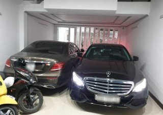 Mercedes-Benz E class  E300 AMG  2017 - Bán xe Mercedes E300 AMG 2017, màu xám ít sử dụng