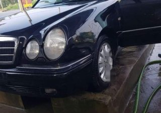 Mercedes-Benz E class E240  1999 - Bán Mercedes E240 1999, màu đen số tự động