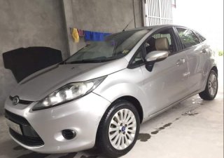 Ford Fiesta 2012 - Cần bán gấp Ford Fiesta năm 2012, màu bạc
