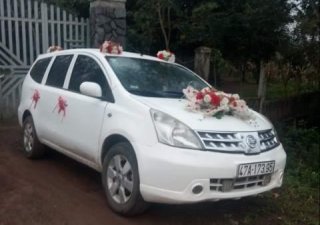 Nissan Livina 2011 - Bán ô tô Nissan Livina đời 2011, màu trắng, nhập khẩu nguyên chiếc