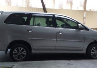 Toyota Innova 2015 - Cần bán gấp Toyota Innova 2015, màu bạc giá cạnh tranh