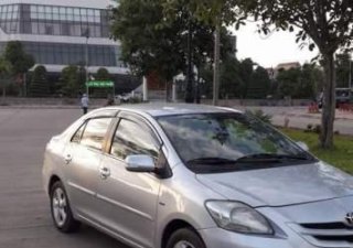 Toyota Vios 2010 - Gia đình bán Toyota Vios năm 2010, màu bạc, máy êm