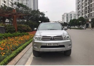 Toyota Fortuner   G 2010 - Bán xe Toyota Fortuner G đời 2010, màu bạc như mới, giá 568tr