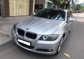 BMW 3 Series 320i  2009 - Gia đình cần bán BMW 320i đời 2009 số tự động, màu bạc,