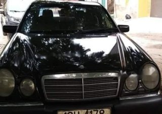 Mercedes-Benz E class  E230   1996 - Bán Mercedes E230 đời 1996, màu đen số sàn, giá chỉ 69 triệu