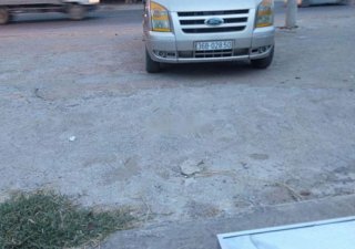 Ford Transit 2010 - Cần bán Ford Transit sản xuất 2010, màu bạc