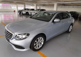 Mercedes-Benz E class E200 2017 - Bán Mercedes E200 sản xuất 2017, màu bạc, xe nhập