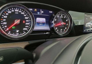 Mercedes-Benz E class E200 2017 - Bán Mercedes E200 sản xuất 2017, màu bạc, xe nhập