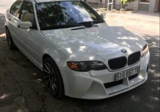 BMW 3 Series  318i 2004 - Cần bán gấp BMW 3 Series 318i năm sản xuất 2004, màu trắng, giấy tờ chính chủ