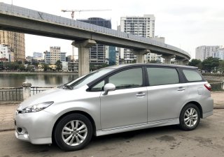 Toyota Wish 2011 - Bán ô tô Toyota Wish 7 chỗ, màu bạc, xe nhập, giá chỉ 590 triệu