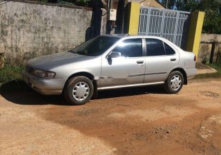 Nissan Sunny   1995 - Bán Nissan Sunny sản xuất 1995, màu bạc, xe nhập 