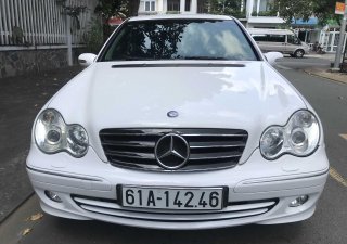 Mercedes-Benz C class C240-Avangate 2005 - Bán Mercedes-Benz C240 đời 2005, màu trắng, ít sử dụng, giá 250 triệu đồng