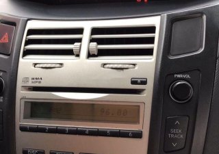Toyota 4 Runner 2012 - Chính chủ bán Toyota Yaris 1.5 AT sản xuất năm 2012, màu bạc, nhập khẩu